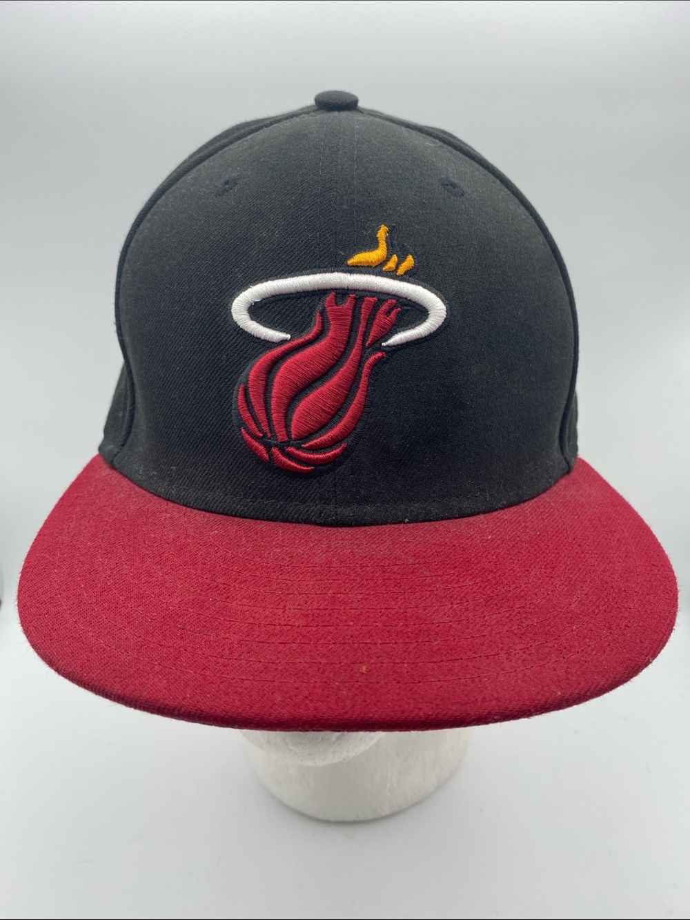Miami Heat Black & Red Flat 59FIFTY Fitted Adult Brim Hat Size 7 1/2